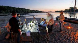 camping with friends on the banks of the Loire