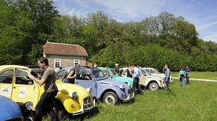 teambuilding 2CV tour in the Loire Valley